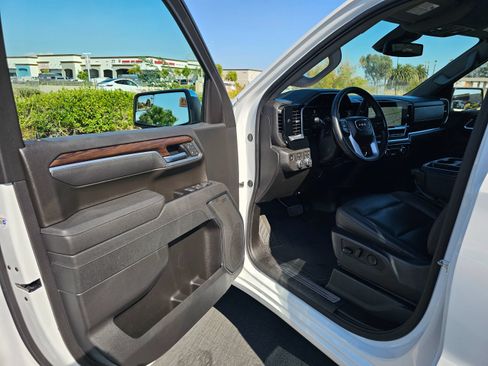 Used 2026 GMC Sierra 1500 SLT AWD/4WD image 15