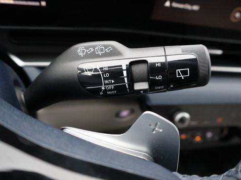 Used 2025 Kia Carnival EX image 36