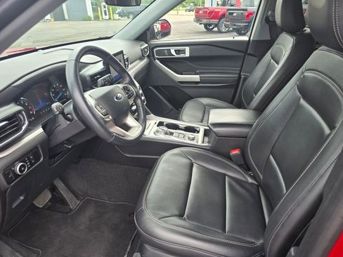 Certified 2023 Ford Explorer XLT w/ Equipment Group 202A AWD/4WD image 9
