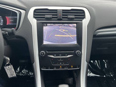Used 2014 Ford Fusion SE FWD image 33