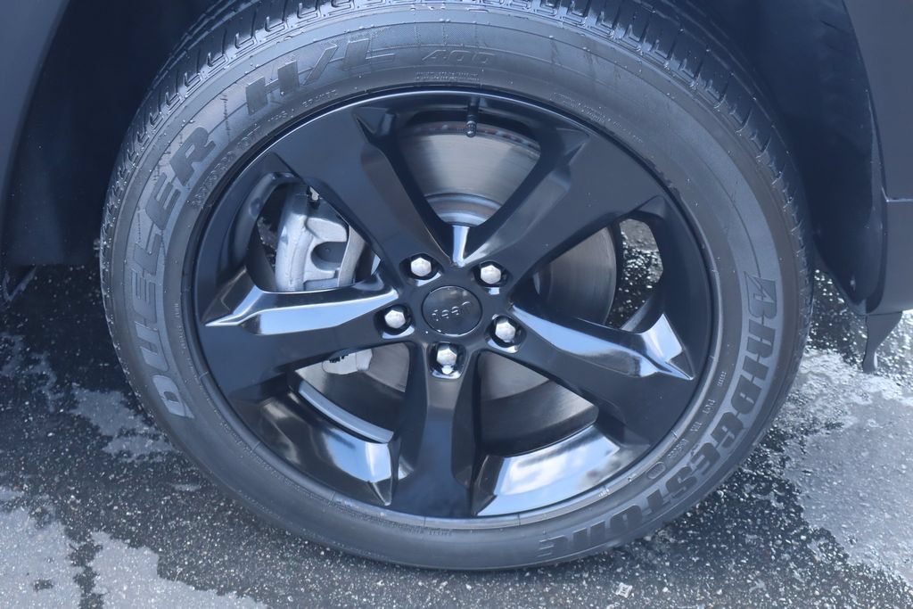 Used 2024 Jeep Grand Cherokee L Altitude RWD image 10