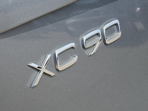 Used 2018 Volvo XC90 T6 Momentum w/ Convenience Package image 18