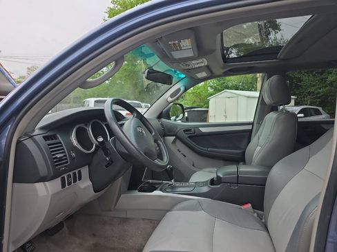 Used 2005 Toyota 4Runner SR5 AWD/4WD image 9