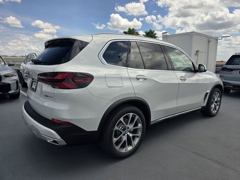 New 2026 BMW X5 xDrive40i w/ Premium Package AWD/4WD image 3