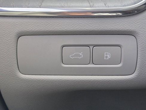 Used 2025 Volvo XC60 T8 Plus w/ Protection Package Premier image 32