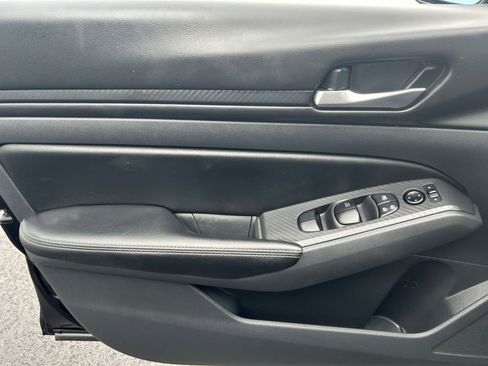 Used 2025 Nissan Altima 2.5 SV image 18