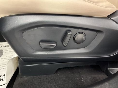 Used 2024 Ford Explorer XLT w/ Equipment Group 202A RWD image 33