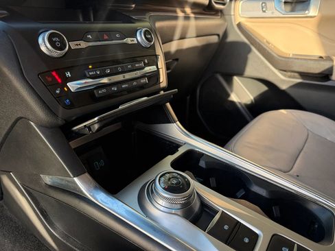 Used 2020 Ford Explorer Limited image 46