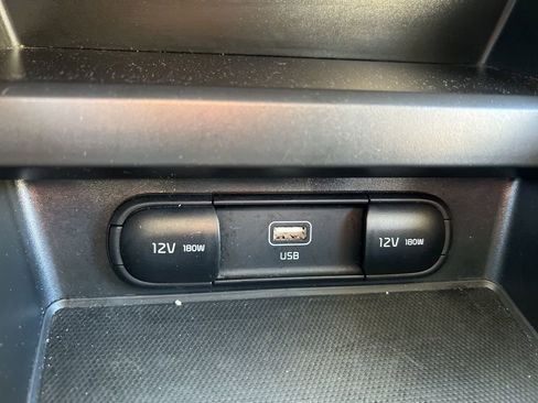 Used 2025 Kia Soul LX w/ LX Technology Package FWD image 23
