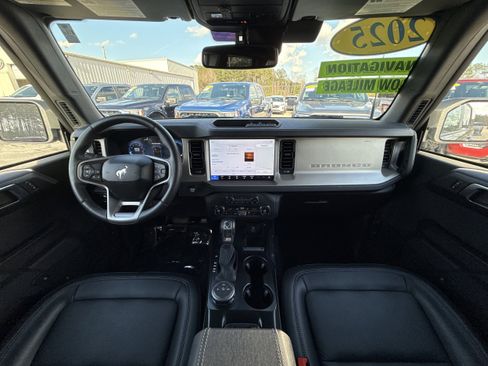 Used 2025 Ford Bronco Outer Banks image 11