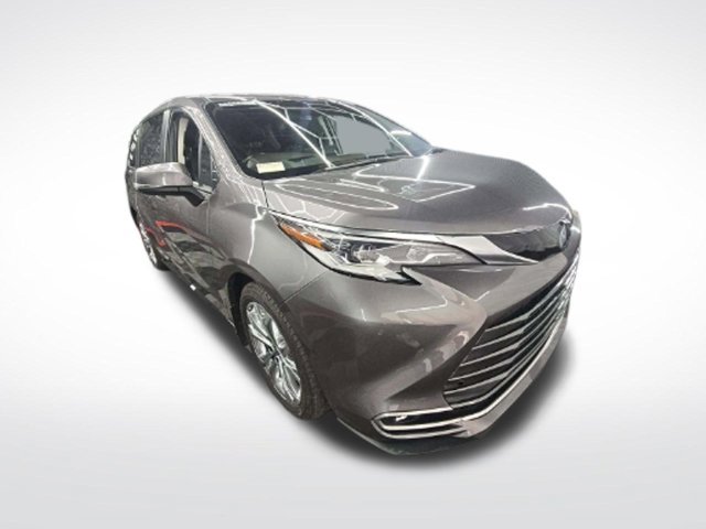 Used 2022 Toyota Sienna Platinum FWD image 2