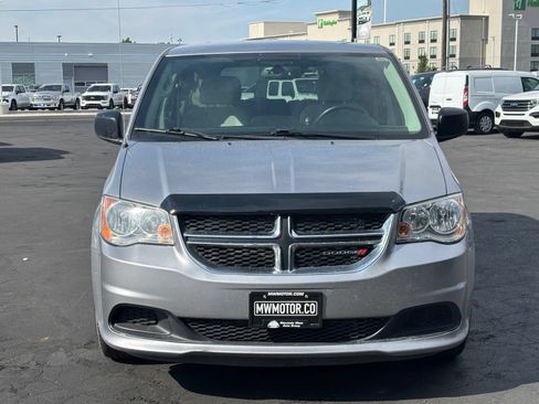 Used 2018 Dodge Grand Caravan SE w/ UConnect Hands-Free Group FWD image 2