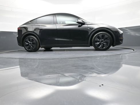 Used 2025 Tesla Model Y Long Range AWD/4WD image 15
