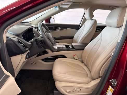Used 2019 Lincoln Nautilus Select AWD/4WD image 14