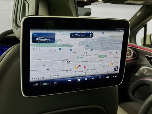 Used 2023 Mercedes-Benz EQS 580 4MATIC SUV w/ Acoustic Comfort Package image 33