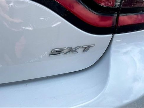 Used 2018 Dodge Charger SXT RWD image 24