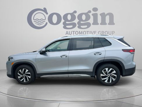 Used 2025 Volkswagen Tiguan S FWD image 2