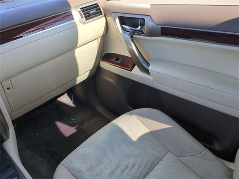 Used 2018 Lexus GX 460 Premium w/ Premium Package image 17