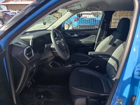 Used 2024 Chevrolet TrailBlazer LT w/ LPO, Blackout Package FWD image 12