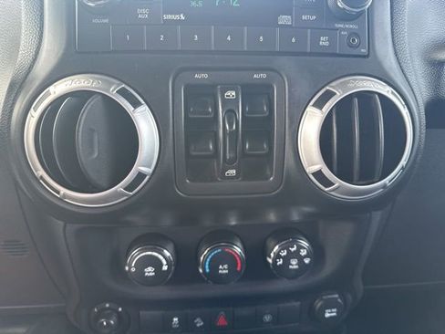 Used 2014 Jeep Wrangler Unlimited Rubicon w/ Connectivity Group image 16