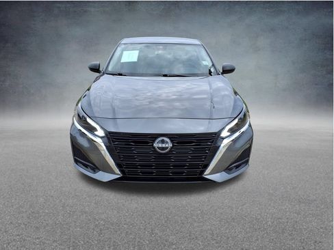 Used 2025 Nissan Altima 2.5 SV FWD image 2