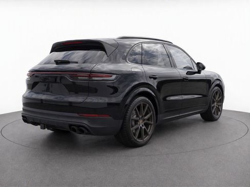 Certified 2022 Porsche Cayenne S AWD/4WD image 4