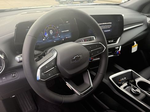 New 2026 Chevrolet Equinox LT w/ Convenience Package II image 25