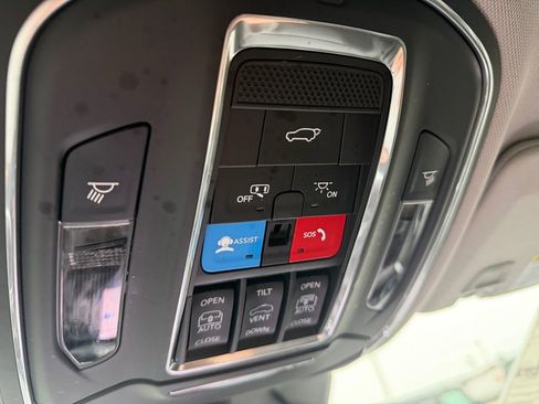 Used 2023 Jeep Grand Cherokee 4WD 4xe w/ Luxury Tech Group II image 21