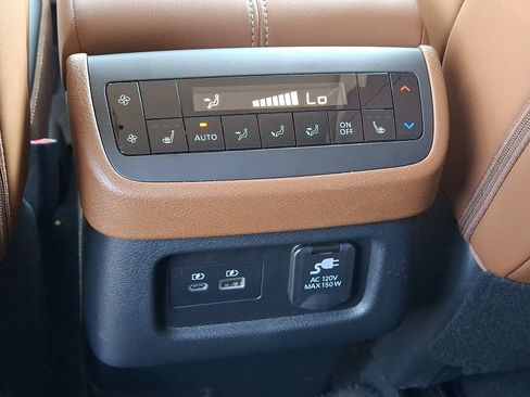 Certified 2025 Nissan Pathfinder Platinum w/ Cargo Package AWD/4WD image 10