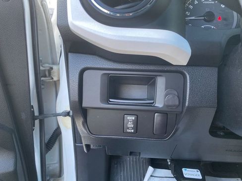 Used 2017 Toyota Tacoma TRD Off-Road image 14