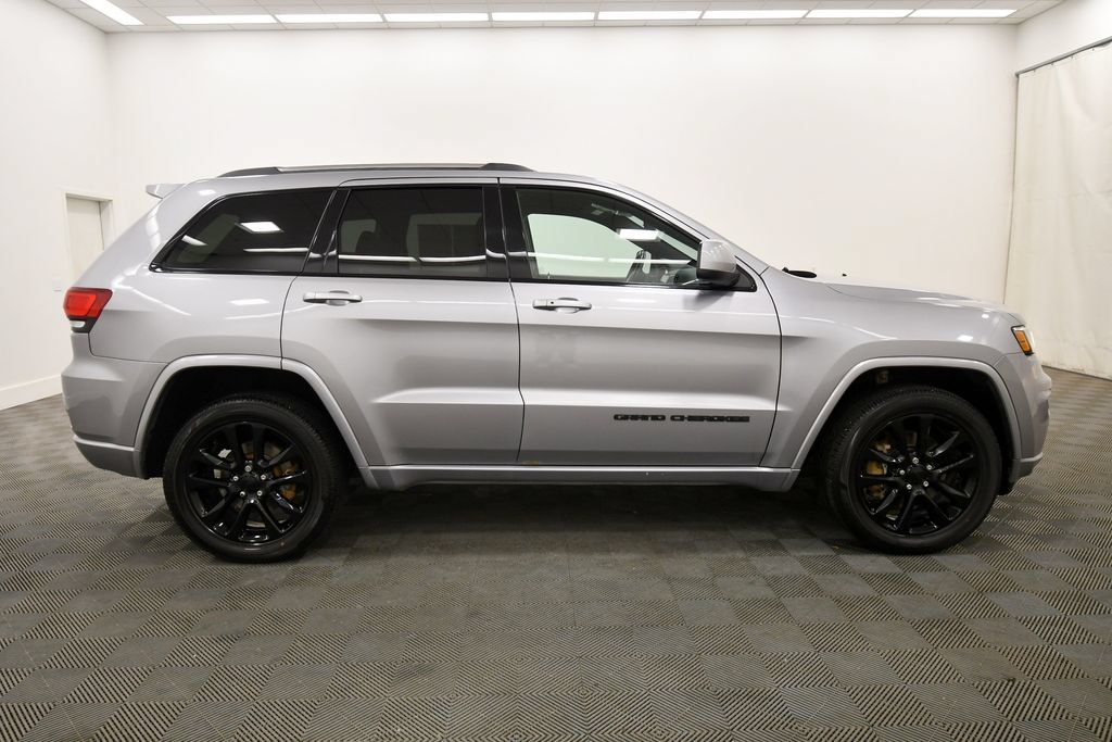 Used 2021 Jeep Grand Cherokee Altitude AWD/4WD image 9