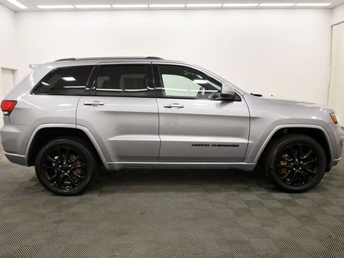 Used 2021 Jeep Grand Cherokee Altitude AWD/4WD image 9