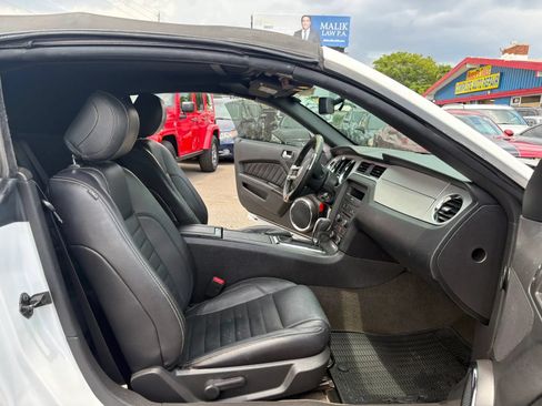 Used 2014 Ford Mustang Premium RWD image 17