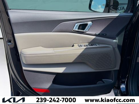 New 2026 Kia Carnival EX FWD image 21