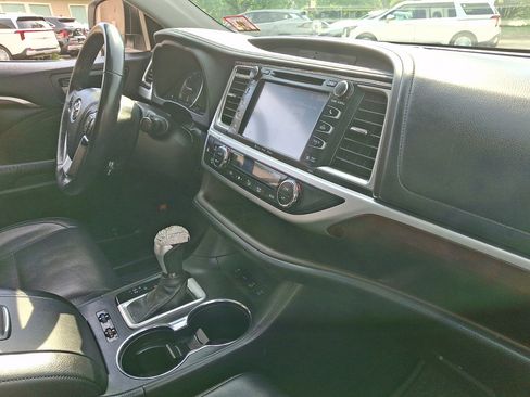 Used 2016 Toyota Highlander Limited Platinum AWD/4WD image 12