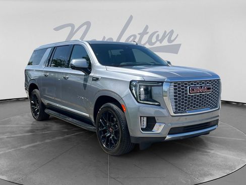 Used 2023 GMC Yukon XL Denali w/ Advanced Technology Package AWD/4WD image 3