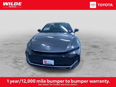 Certified 2023 Toyota Crown Limited image 4