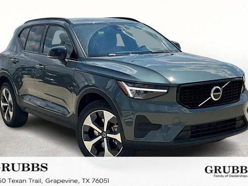 New 2026 Volvo XC40 B5 Core image 1