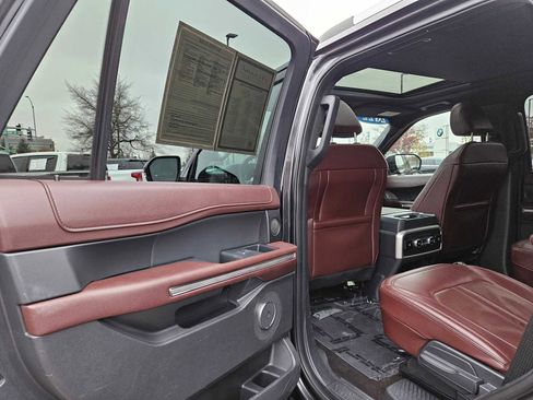 Used 2022 Ford Expedition Limited image 19