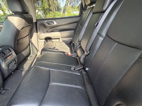 Used 2017 Nissan Pathfinder Platinum AWD/4WD image 32