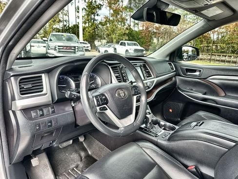 Used 2018 Toyota Highlander Limited image 10