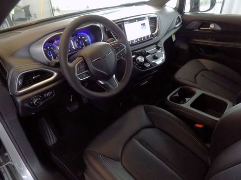 New 2026 Chrysler Pacifica Select FWD image 11