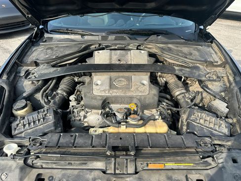 Used 2018 Nissan 370Z Touring RWD image 12