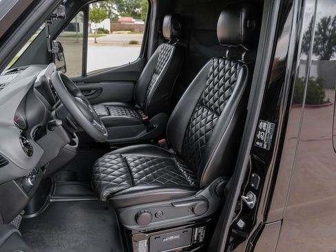 Used 2024 Mercedes-Benz Sprinter 3500 image 4