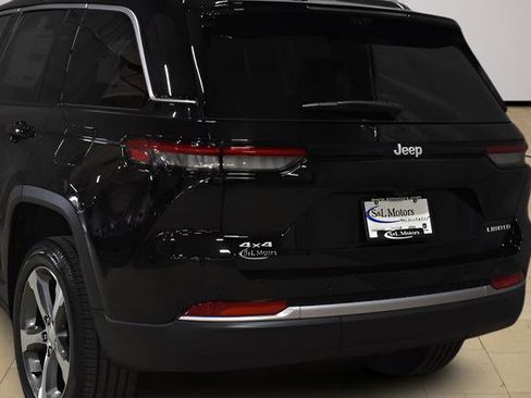 New 2026 Jeep Grand Cherokee Limited w/ Luxury Tech Group II AWD/4WD image 34