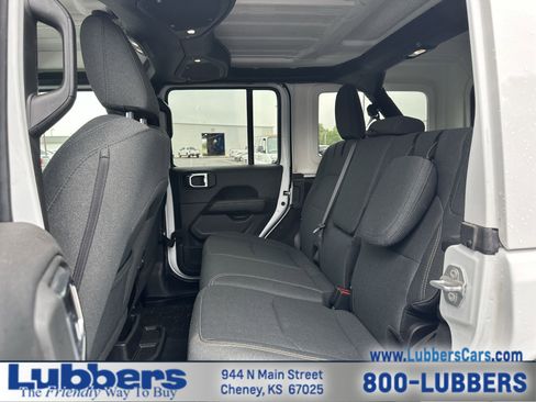 Used 2025 Jeep Wrangler Sahara AWD/4WD image 19