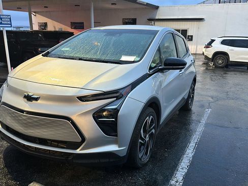 Used 2022 Chevrolet Bolt LT image 2