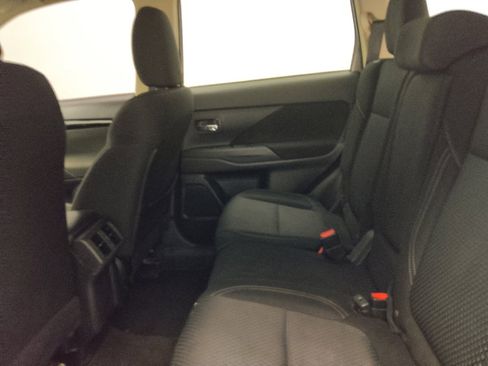Used 2020 Mitsubishi Outlander ES FWD image 18