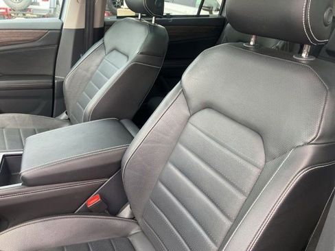 Used 2024 Volkswagen Atlas SEL AWD/4WD image 11