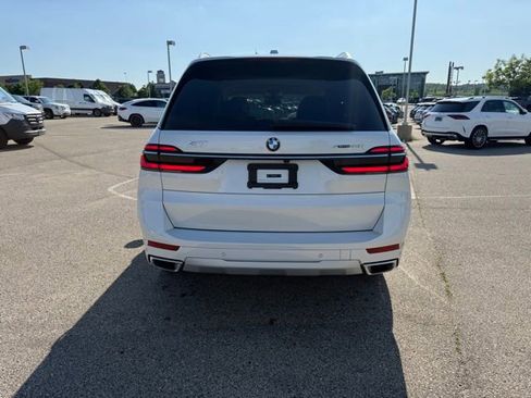 Used 2024 BMW X7 xDrive40i w/ Premium Package AWD/4WD image 4